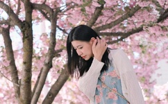 迈开腿让我尝尝你的草莓什么味道